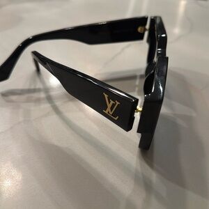Louis Vuitton men’s sun glasses
